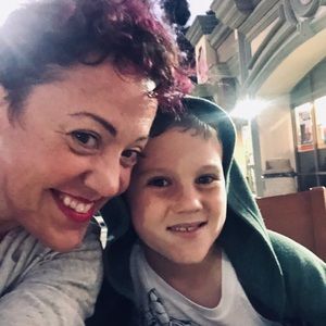 Meet your Posher, Hilary